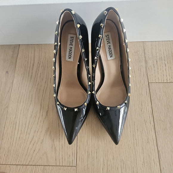 Steve Madden Black Heels with Gold Studs Size 8 - Picture 2 of 5